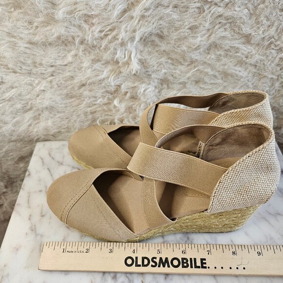 Lauren Ralph Lauren Tan Wedge Shoes with Modern Design - Picture 4 of 8